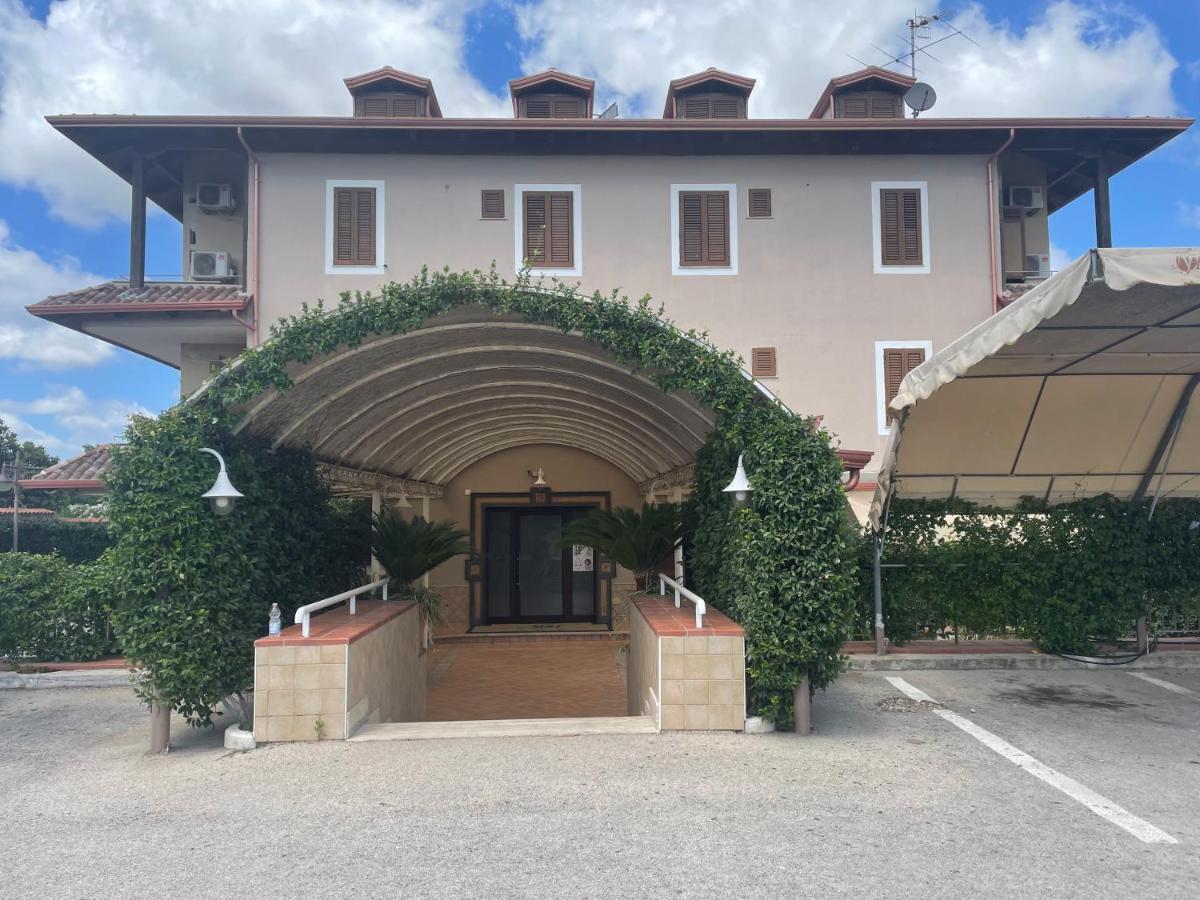Ninfa Hotel Куаліано Екстер'єр фото